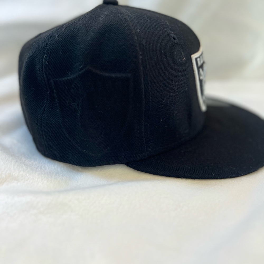 Las Vegas Raiders NFL New Era 59fifty
Fitted‎ Black, Gray Hat cap - Picture 11 of 11